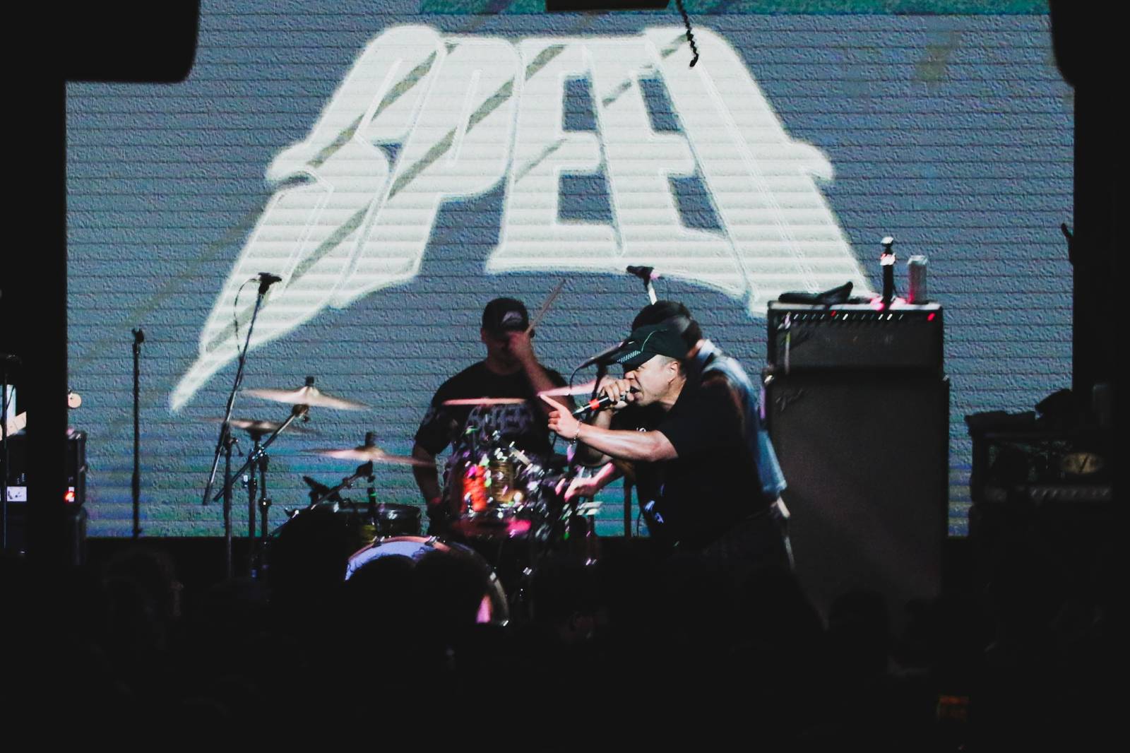 Australští SPEED v Praze: stagedives, moshpity a DIY hardcore