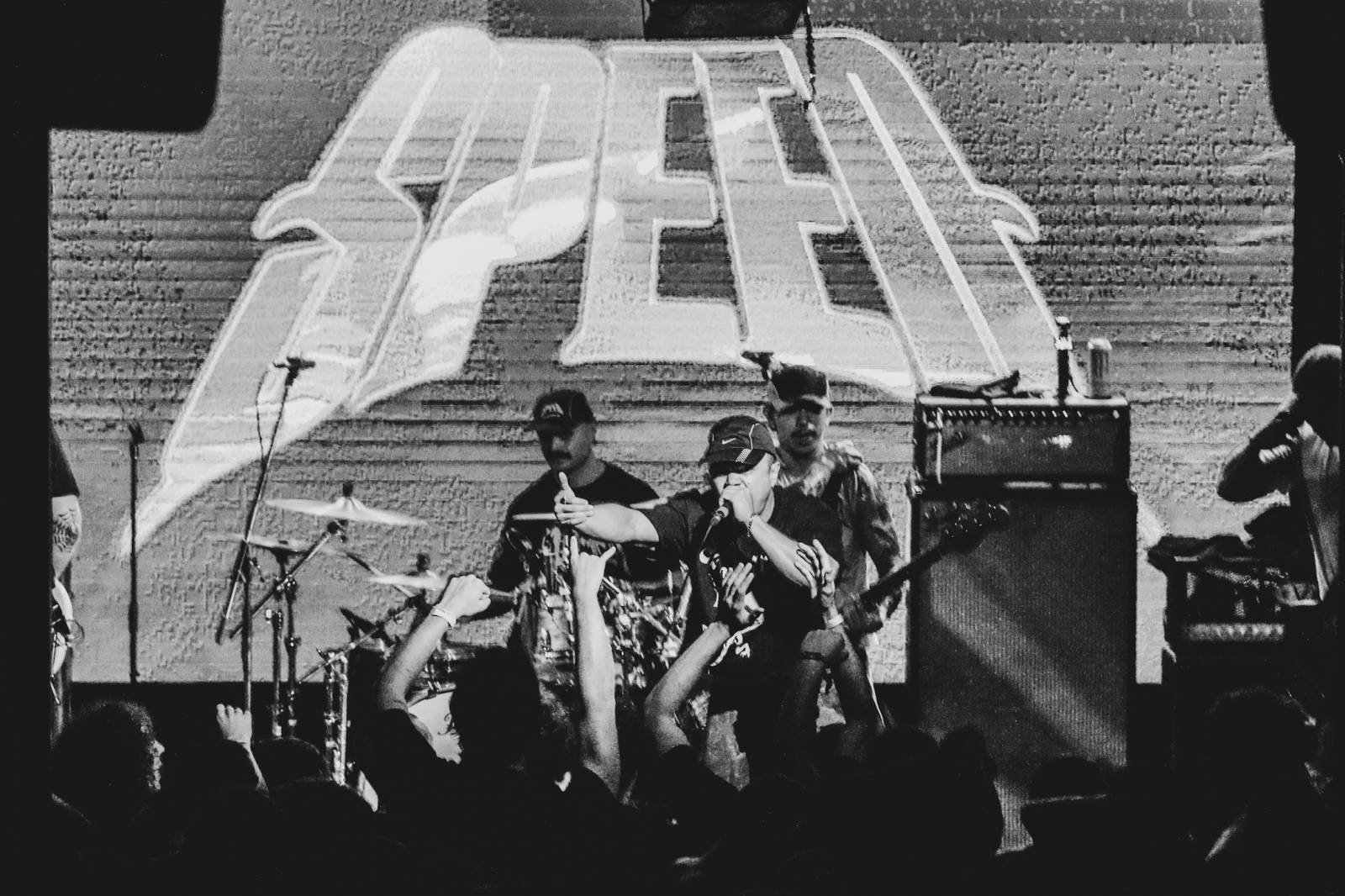 Australští SPEED v Praze: stagedives, moshpity a DIY hardcore