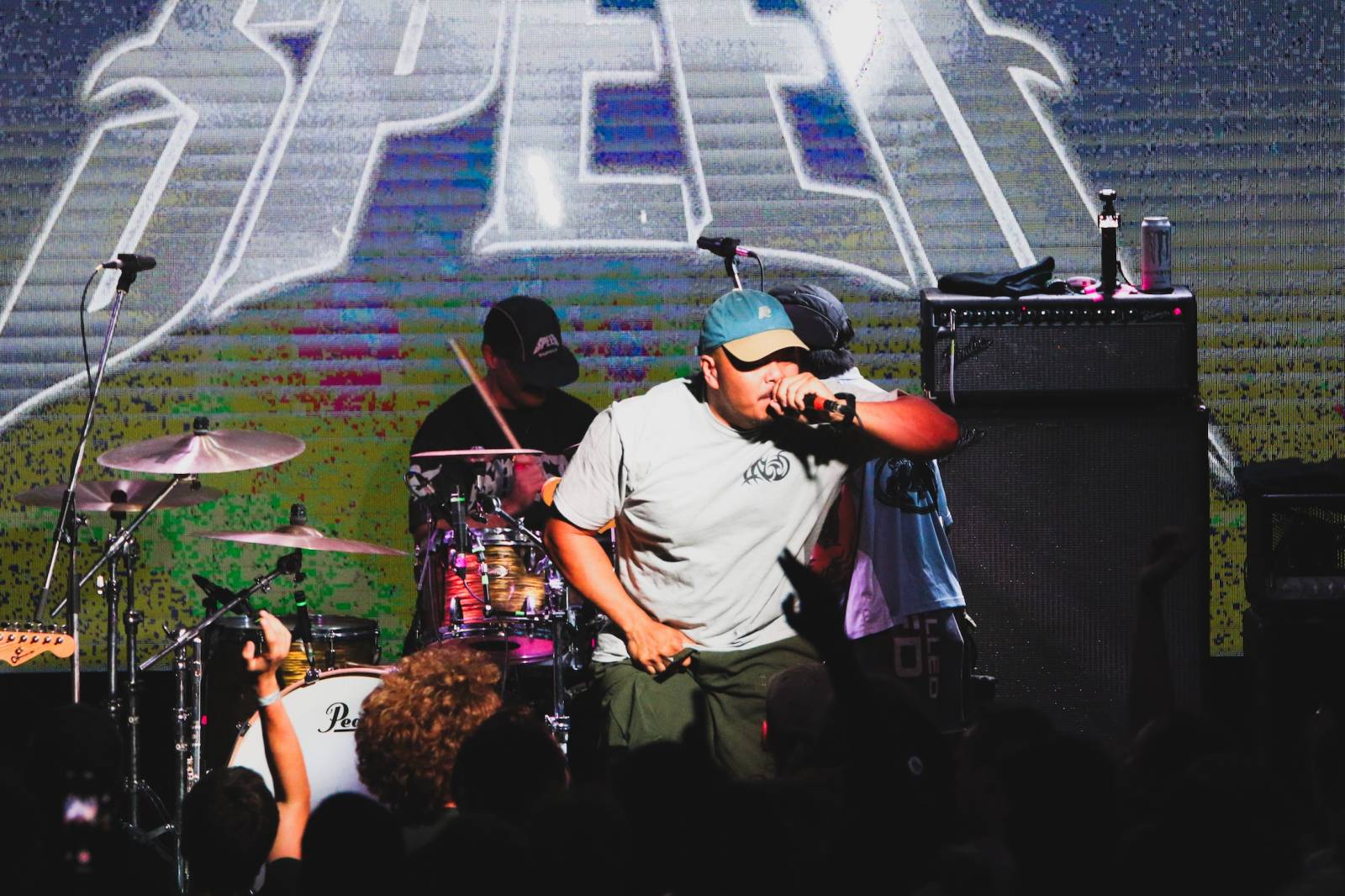 Australští SPEED v Praze: stagedives, moshpity a DIY hardcore