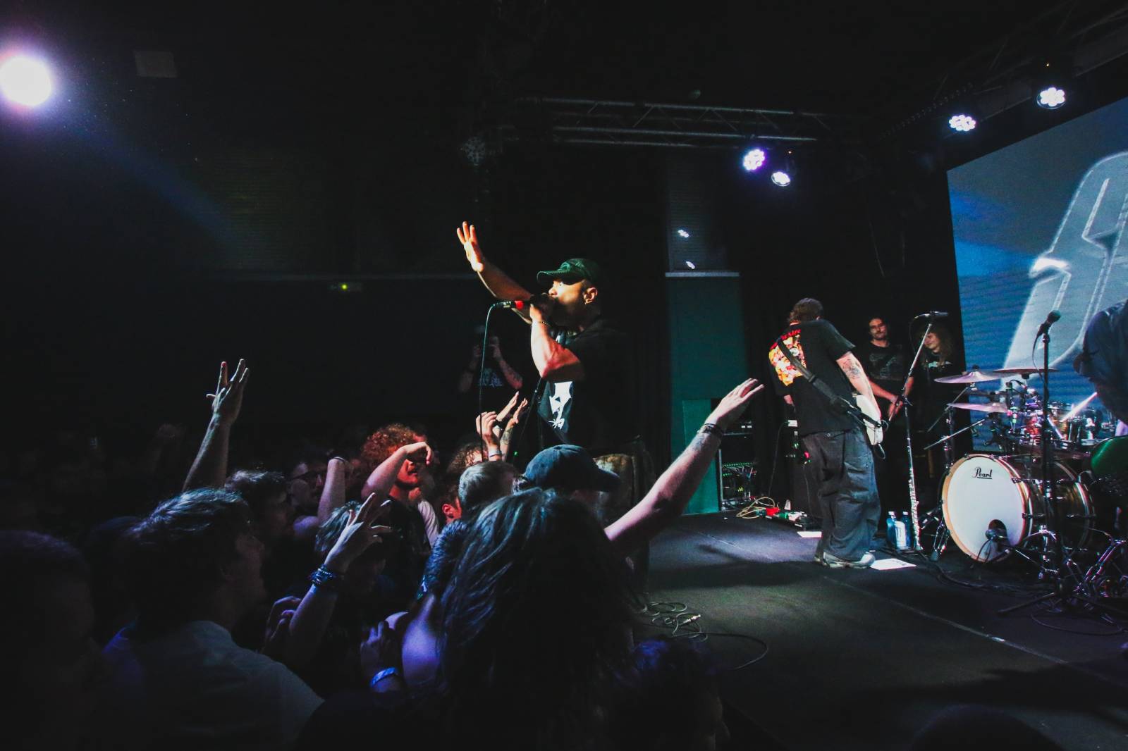 Australští SPEED v Praze: stagedives, moshpity a DIY hardcore