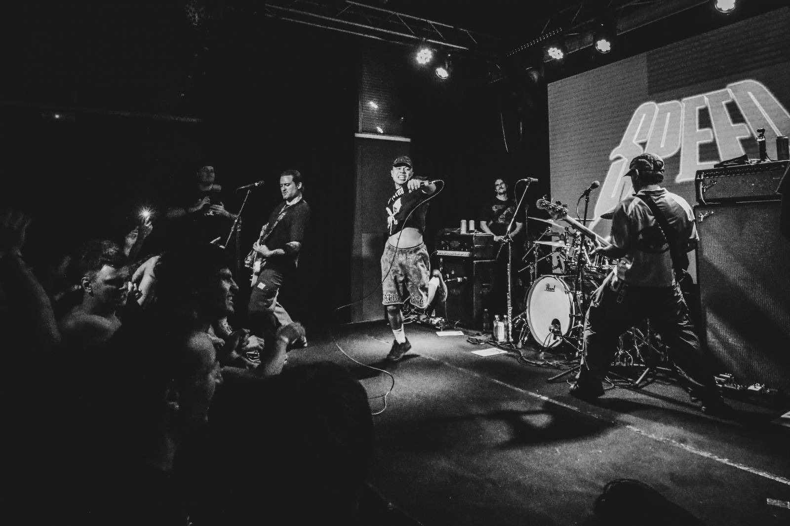 Australští SPEED v Praze: stagedives, moshpity a DIY hardcore