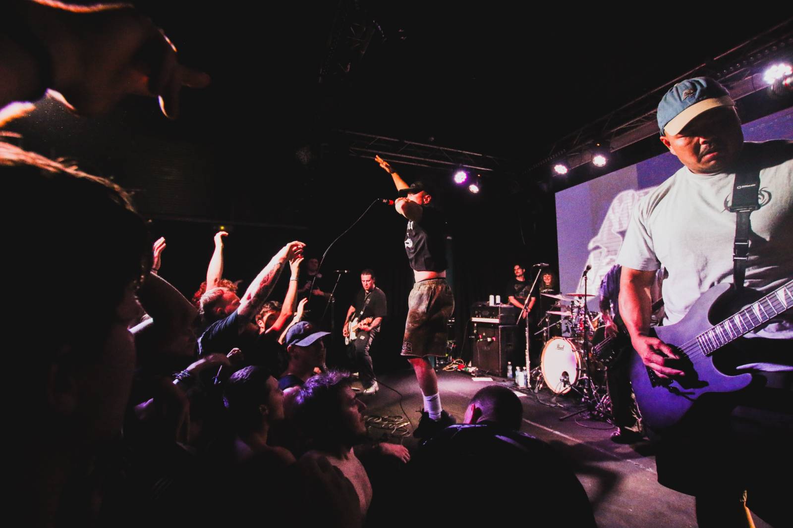 Australští SPEED v Praze: stagedives, moshpity a DIY hardcore