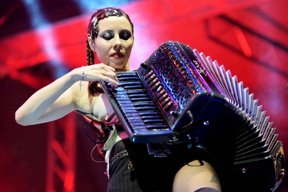 Druhý den na Českém Woodstocku ovládli nezkrotní Gogol Bordello. Areál rozebrali na součástky