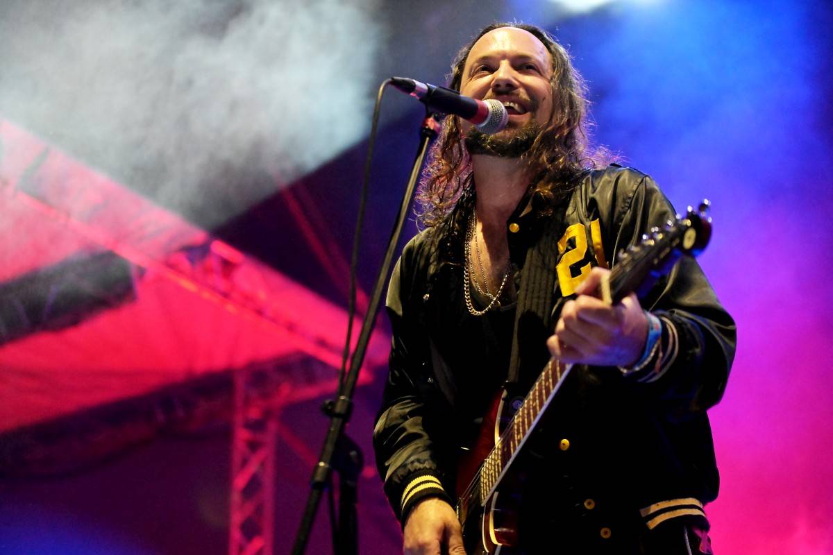 Druhý den na Českém Woodstocku ovládli nezkrotní Gogol Bordello. Areál rozebrali na součástky