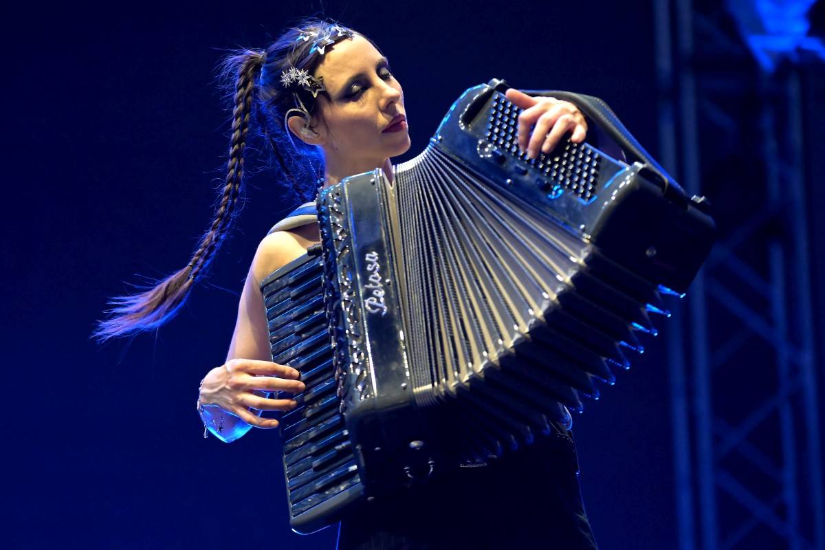 Druhý den na Českém Woodstocku ovládli nezkrotní Gogol Bordello. Areál rozebrali na součástky
