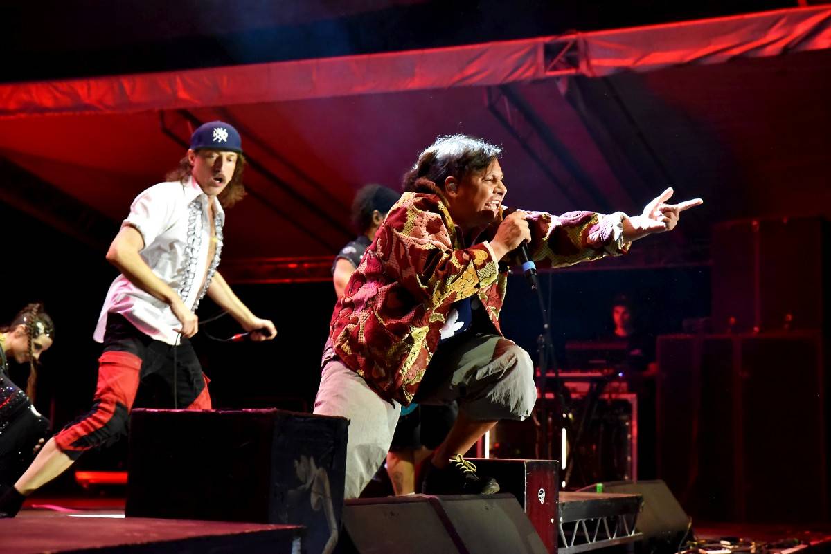 Druhý den na Českém Woodstocku ovládli nezkrotní Gogol Bordello. Areál rozebrali na součástky