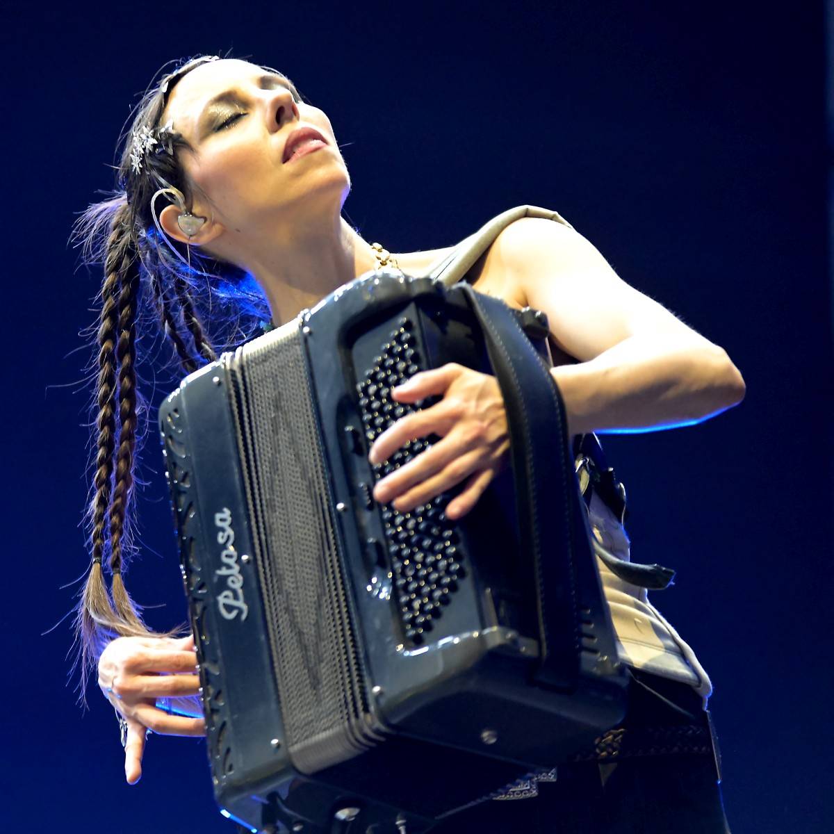 Druhý den na Českém Woodstocku ovládli nezkrotní Gogol Bordello. Areál rozebrali na součástky