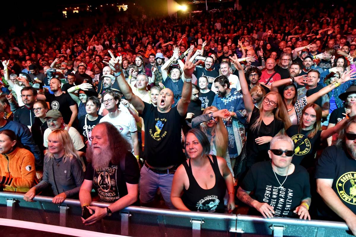 Druhý den na Českém Woodstocku ovládli nezkrotní Gogol Bordello. Areál rozebrali na součástky