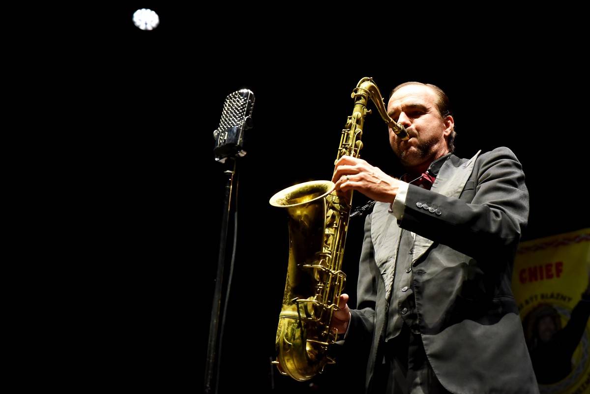Druhý den na Českém Woodstocku ovládli nezkrotní Gogol Bordello. Areál rozebrali na součástky