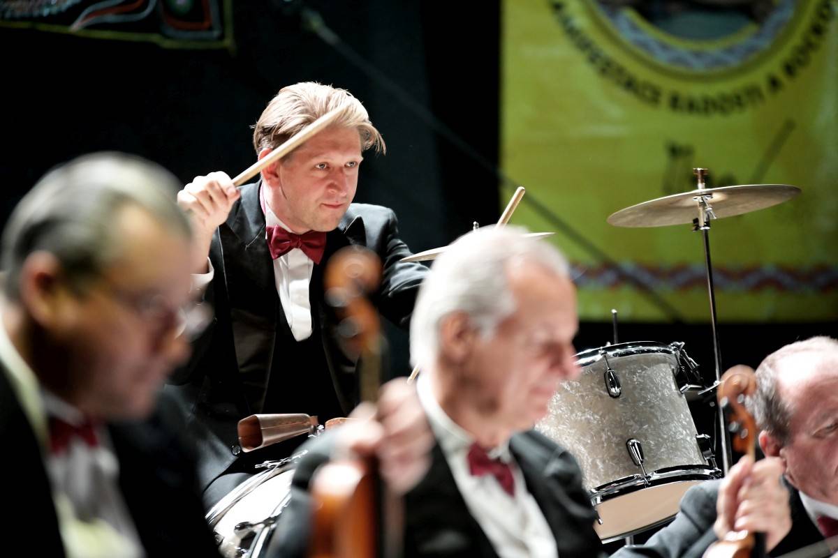 Druhý den na Českém Woodstocku ovládli nezkrotní Gogol Bordello. Areál rozebrali na součástky