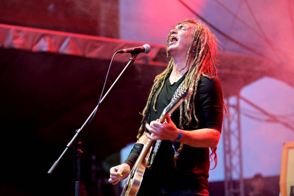 Druhý den na Českém Woodstocku ovládli nezkrotní Gogol Bordello. Areál rozebrali na součástky
