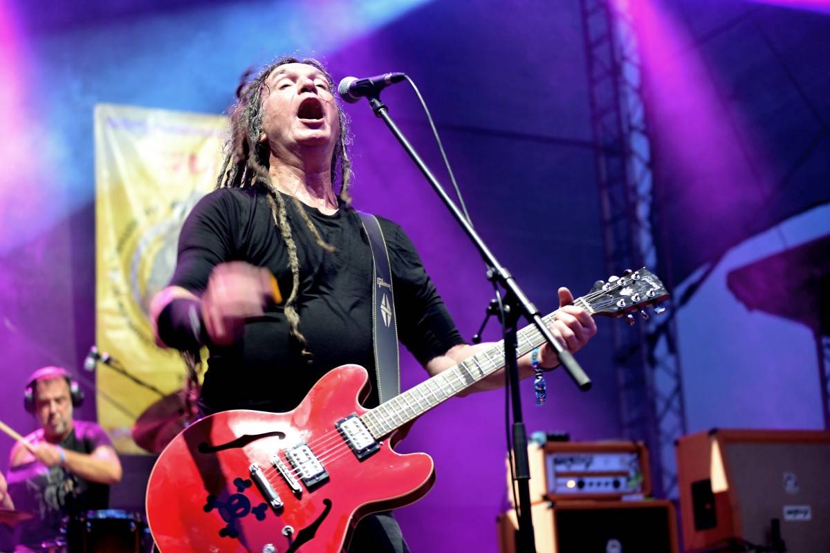 Druhý den na Českém Woodstocku ovládli nezkrotní Gogol Bordello. Areál rozebrali na součástky