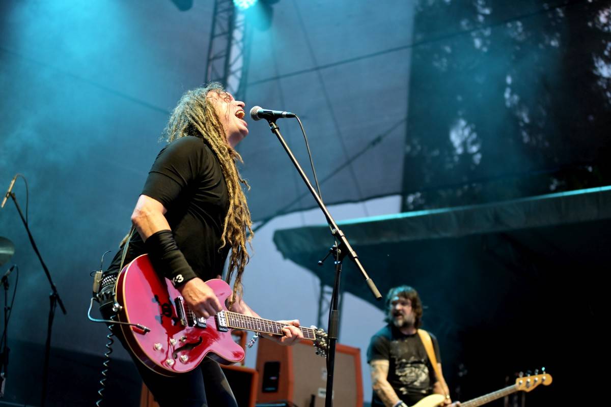 Druhý den na Českém Woodstocku ovládli nezkrotní Gogol Bordello. Areál rozebrali na součástky