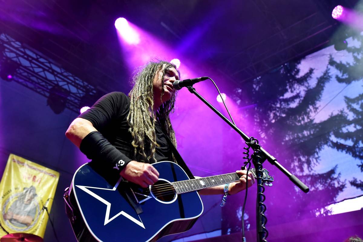 Druhý den na Českém Woodstocku ovládli nezkrotní Gogol Bordello. Areál rozebrali na součástky