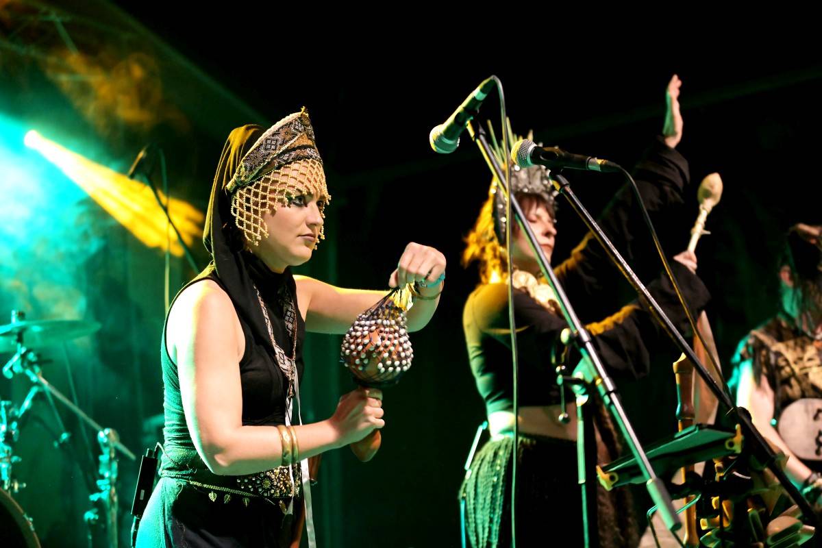 Druhý den na Českém Woodstocku ovládli nezkrotní Gogol Bordello. Areál rozebrali na součástky