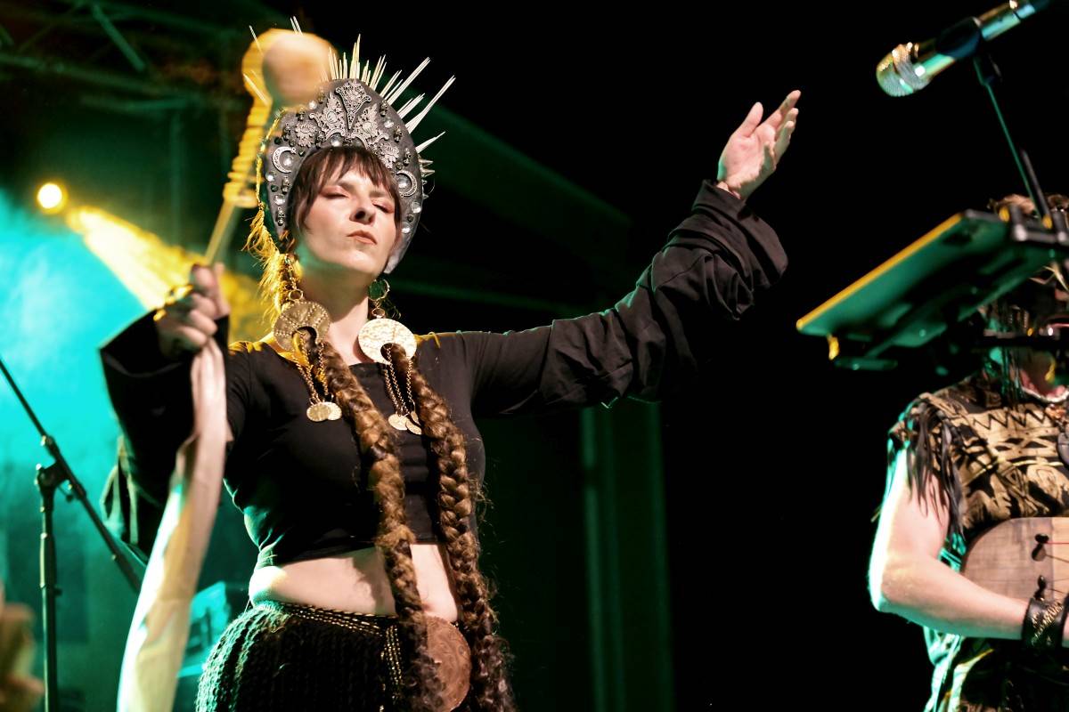 Druhý den na Českém Woodstocku ovládli nezkrotní Gogol Bordello. Areál rozebrali na součástky