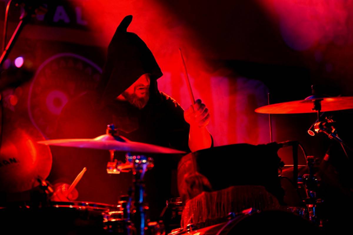 Druhý den na Českém Woodstocku ovládli nezkrotní Gogol Bordello. Areál rozebrali na součástky