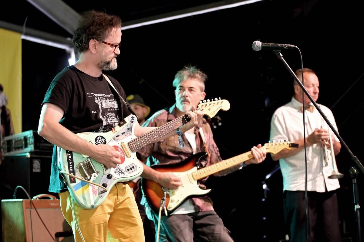 Druhý den na Českém Woodstocku ovládli nezkrotní Gogol Bordello. Areál rozebrali na součástky