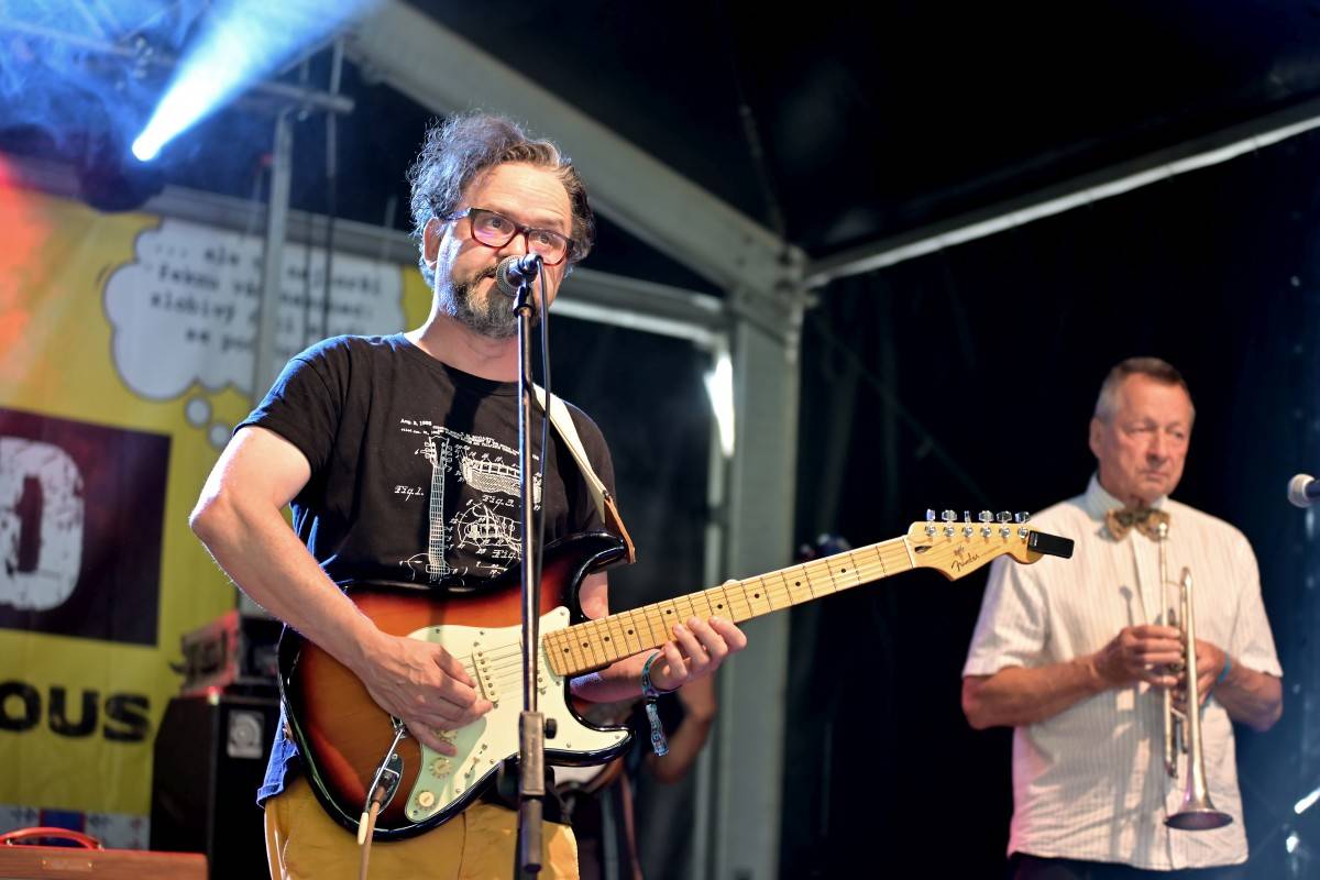 Druhý den na Českém Woodstocku ovládli nezkrotní Gogol Bordello. Areál rozebrali na součástky