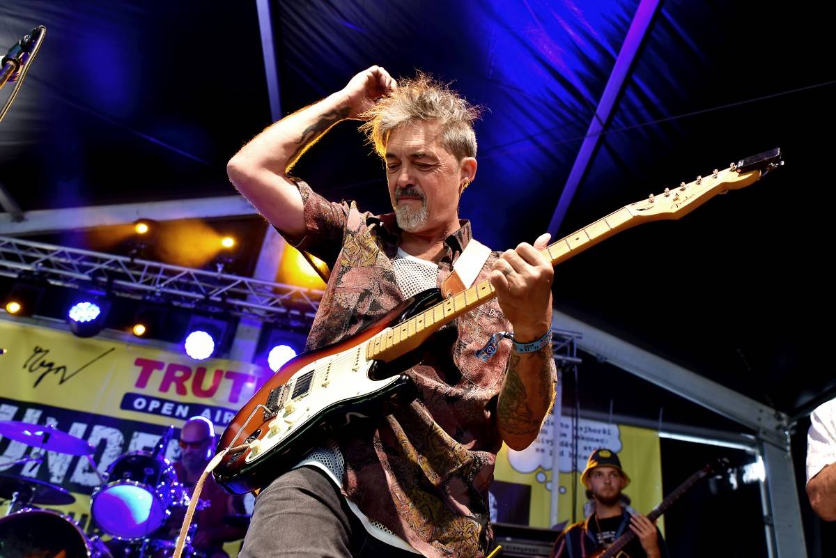 Druhý den na Českém Woodstocku ovládli nezkrotní Gogol Bordello. Areál rozebrali na součástky