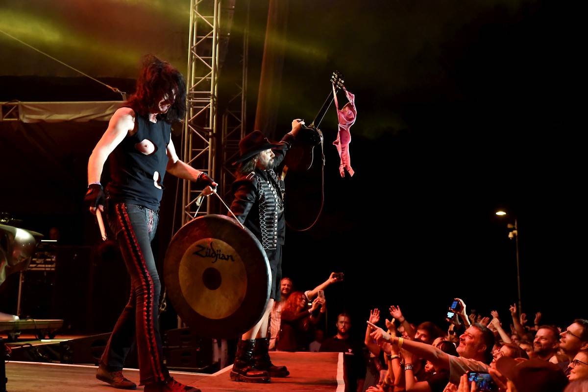 TrutnOFF, den třetí: The Wailers, Monkey Business i Lucie ovládli areál Na Bojišti. Kodymova kytara skončila v publiku