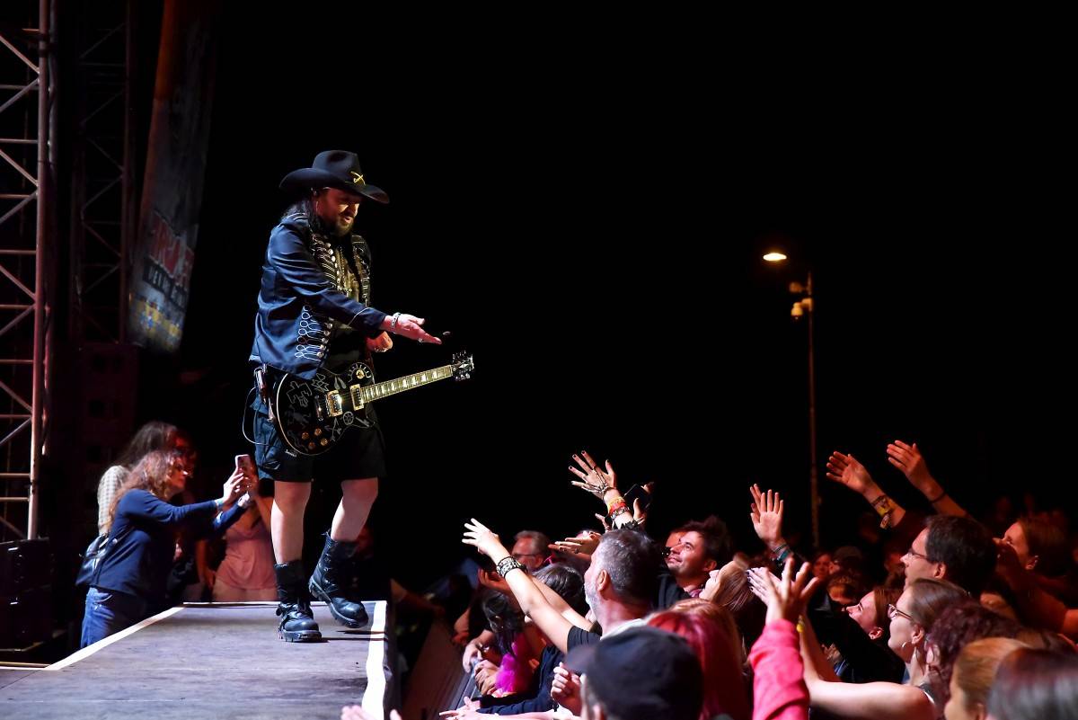 TrutnOFF, den třetí: The Wailers, Monkey Business i Lucie ovládli areál Na Bojišti. Kodymova kytara skončila v publiku