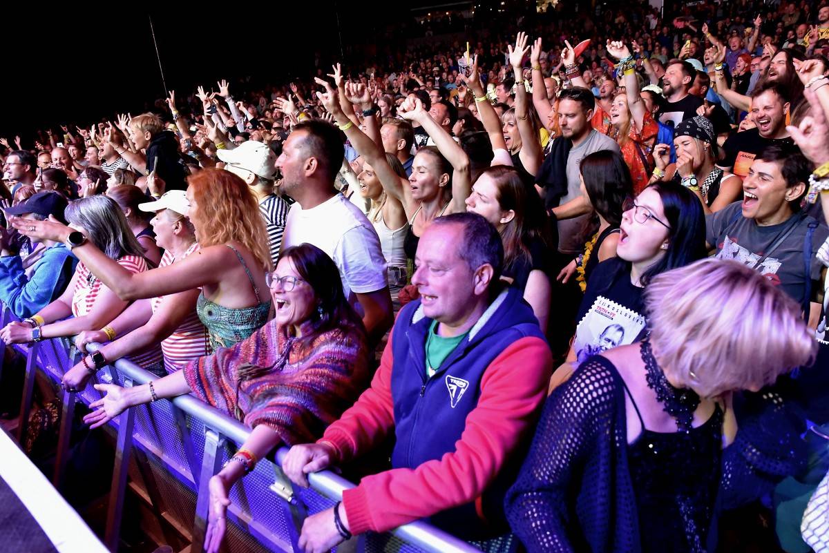 TrutnOFF, den třetí: The Wailers, Monkey Business i Lucie ovládli areál Na Bojišti. Kodymova kytara skončila v publiku