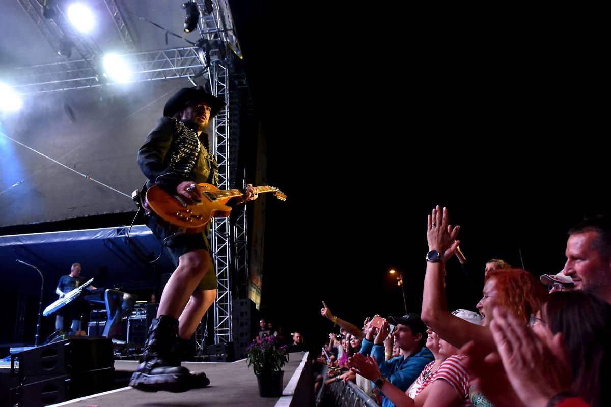 TrutnOFF, den třetí: The Wailers, Monkey Business i Lucie ovládli areál Na Bojišti. Kodymova kytara skončila v publiku