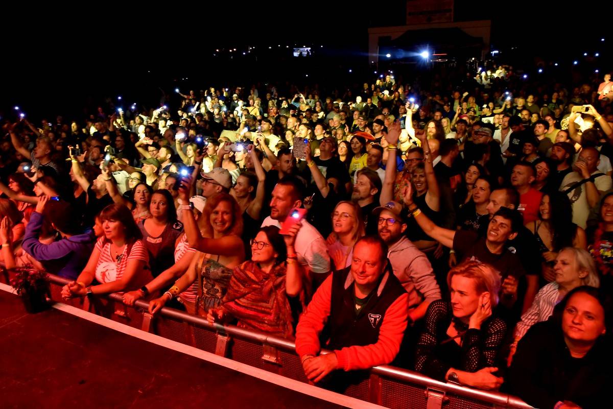 TrutnOFF, den třetí: The Wailers, Monkey Business i Lucie ovládli areál Na Bojišti. Kodymova kytara skončila v publiku