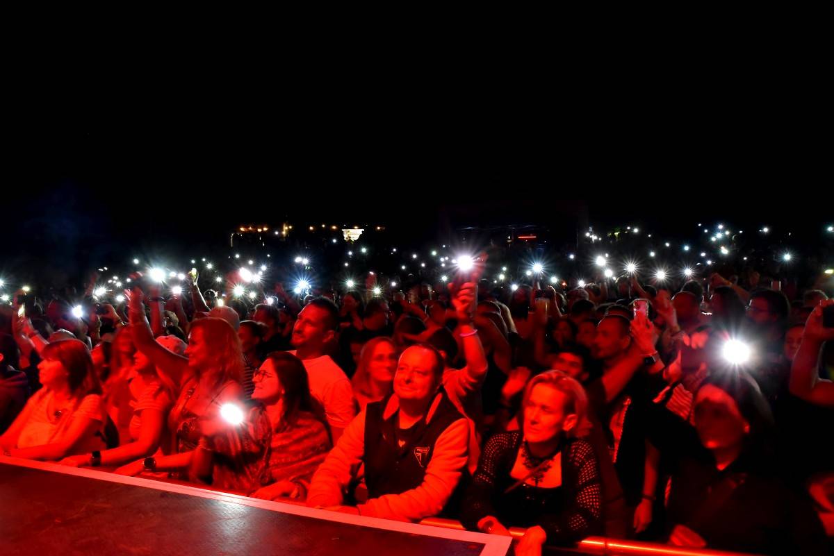 TrutnOFF, den třetí: The Wailers, Monkey Business i Lucie ovládli areál Na Bojišti. Kodymova kytara skončila v publiku