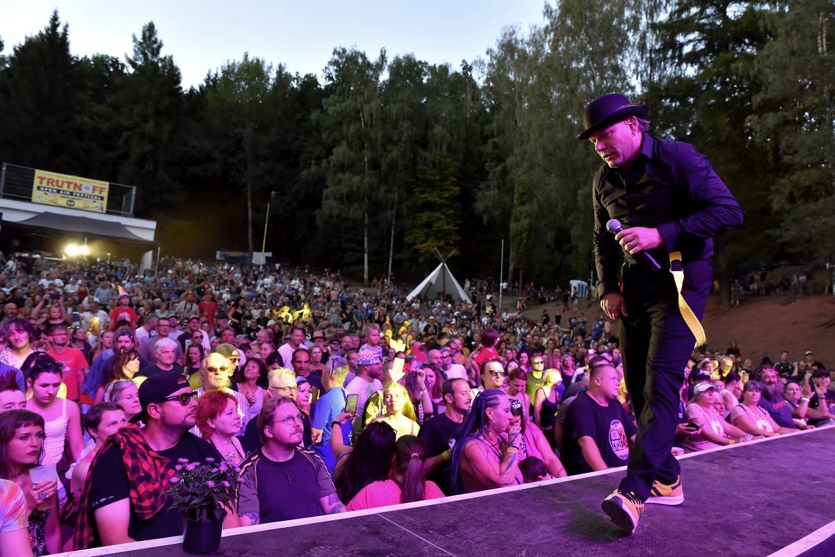 TrutnOFF, den třetí: The Wailers, Monkey Business i Lucie ovládli areál Na Bojišti. Kodymova kytara skončila v publiku