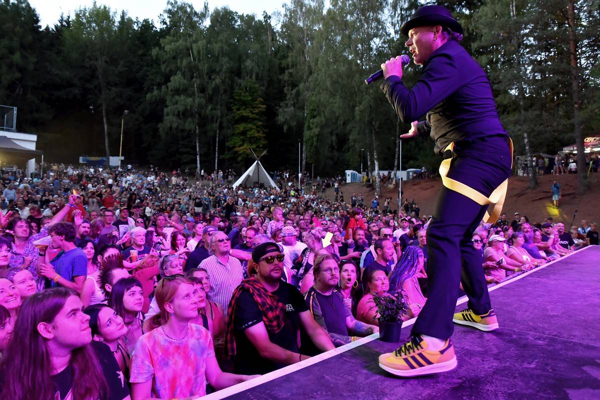 TrutnOFF, den třetí: The Wailers, Monkey Business i Lucie ovládli areál Na Bojišti. Kodymova kytara skončila v publiku