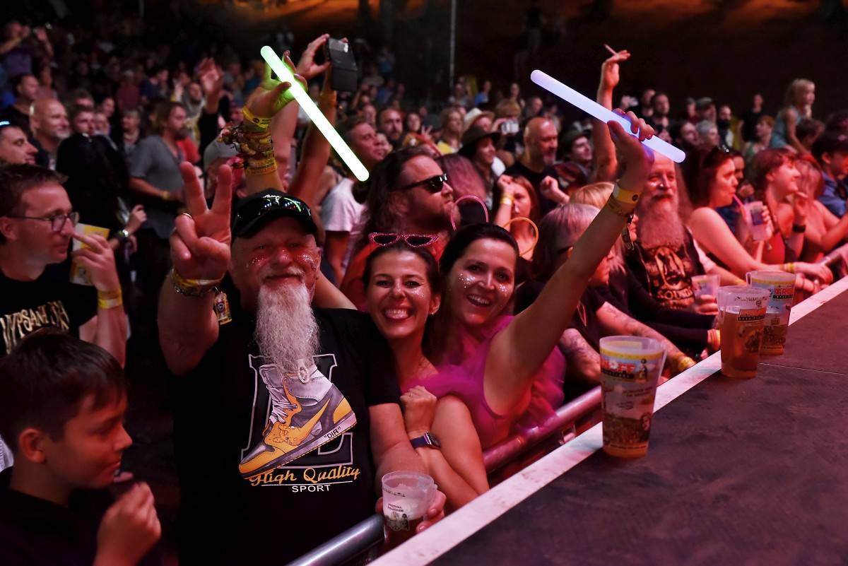 TrutnOFF, den třetí: The Wailers, Monkey Business i Lucie ovládli areál Na Bojišti. Kodymova kytara skončila v publiku