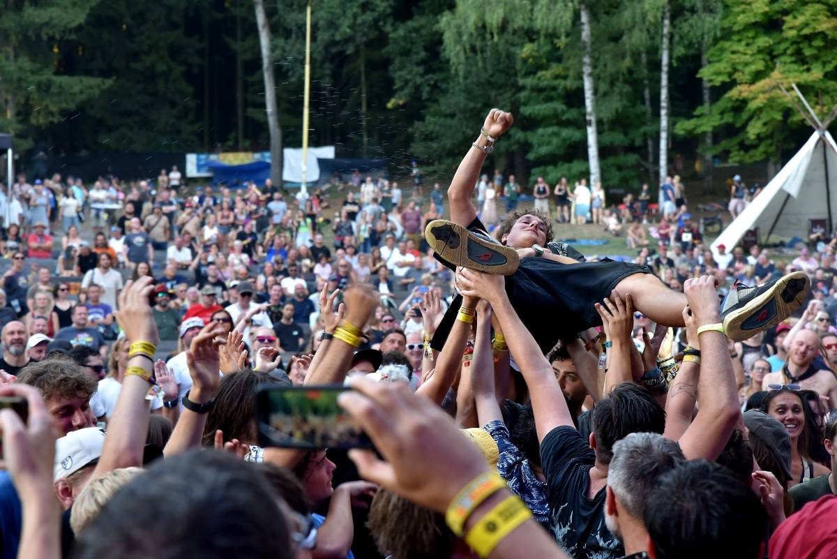 TrutnOFF, den třetí: The Wailers, Monkey Business i Lucie ovládli areál Na Bojišti. Kodymova kytara skončila v publiku
