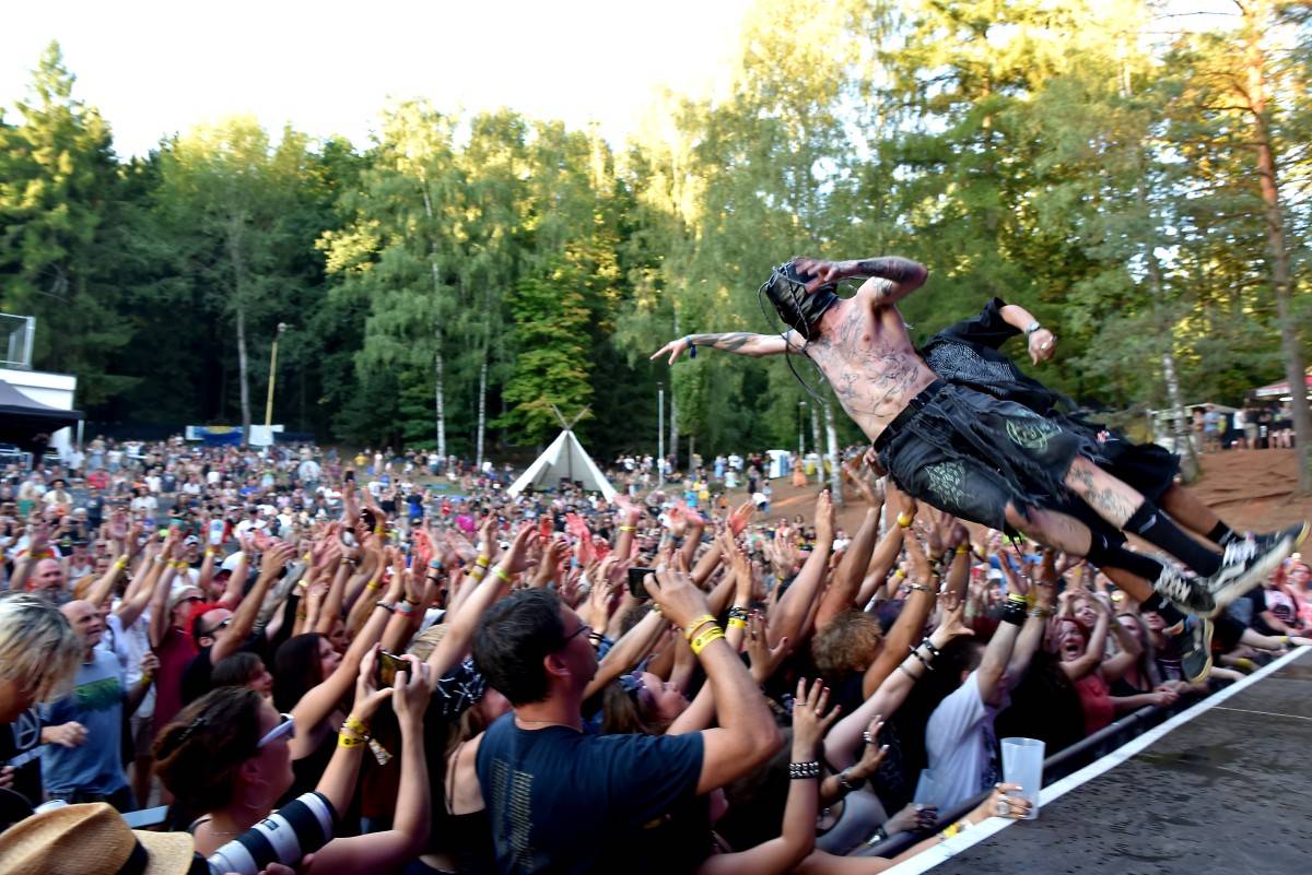 TrutnOFF, den třetí: The Wailers, Monkey Business i Lucie ovládli areál Na Bojišti. Kodymova kytara skončila v publiku