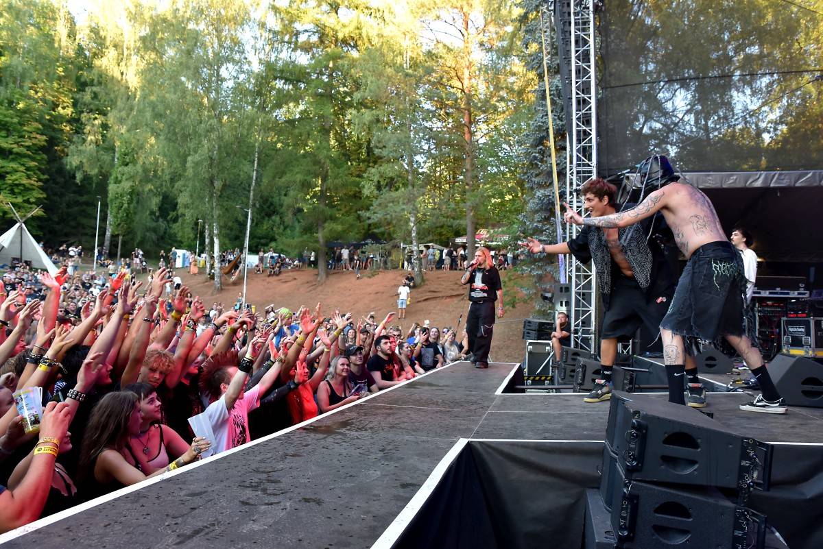 TrutnOFF, den třetí: The Wailers, Monkey Business i Lucie ovládli areál Na Bojišti. Kodymova kytara skončila v publiku