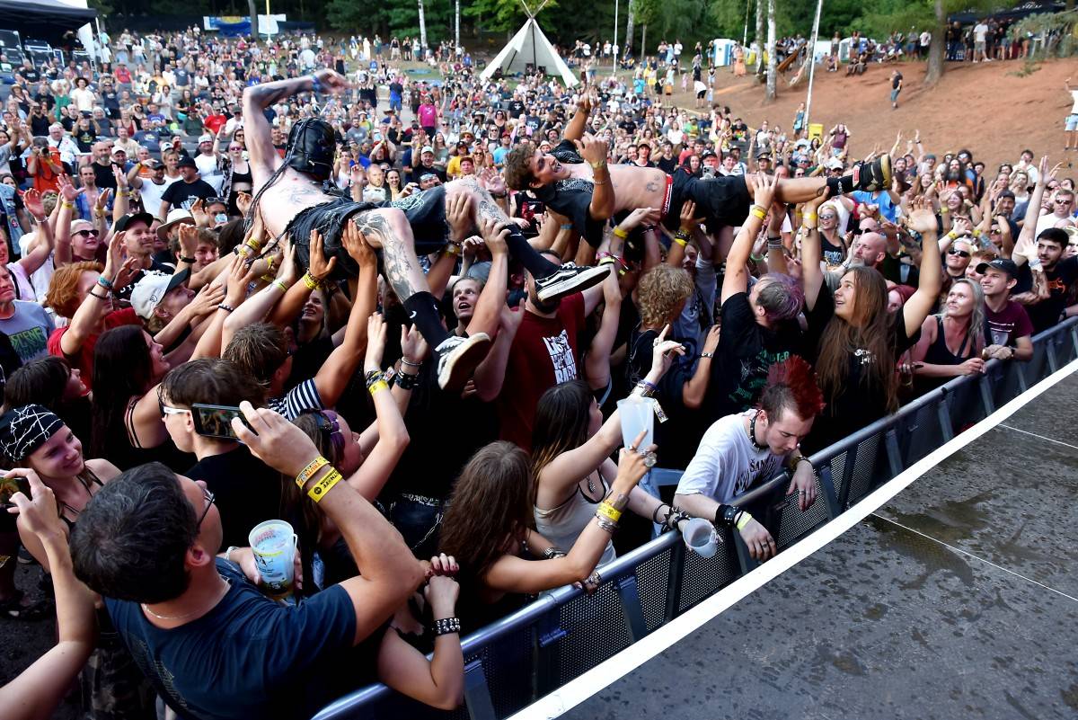 TrutnOFF, den třetí: The Wailers, Monkey Business i Lucie ovládli areál Na Bojišti. Kodymova kytara skončila v publiku