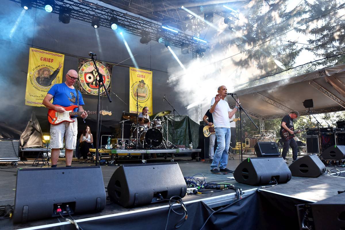 TrutnOFF, den třetí: The Wailers, Monkey Business i Lucie ovládli areál Na Bojišti. Kodymova kytara skončila v publiku