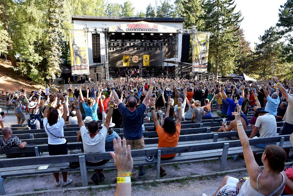 TrutnOFF, den třetí: The Wailers, Monkey Business i Lucie ovládli areál Na Bojišti. Kodymova kytara skončila v publiku