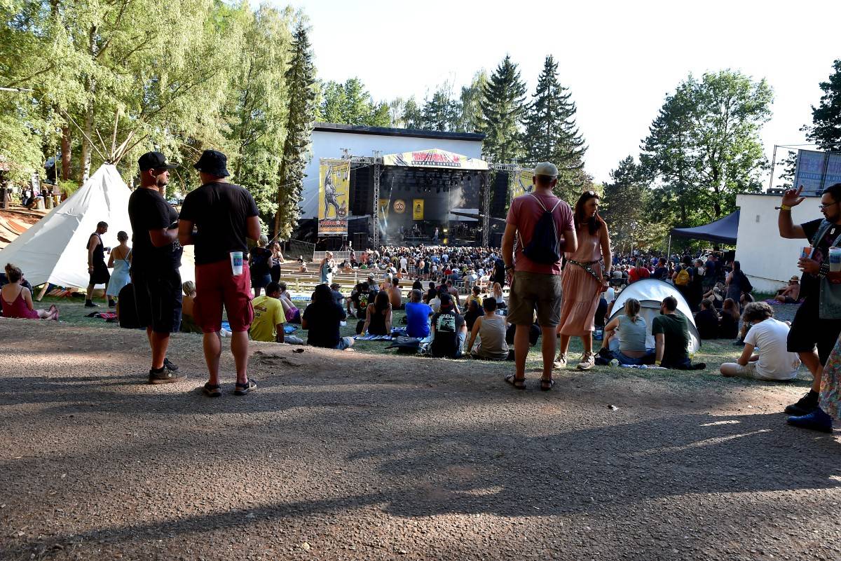 TrutnOFF, den třetí: The Wailers, Monkey Business i Lucie ovládli areál Na Bojišti. Kodymova kytara skončila v publiku