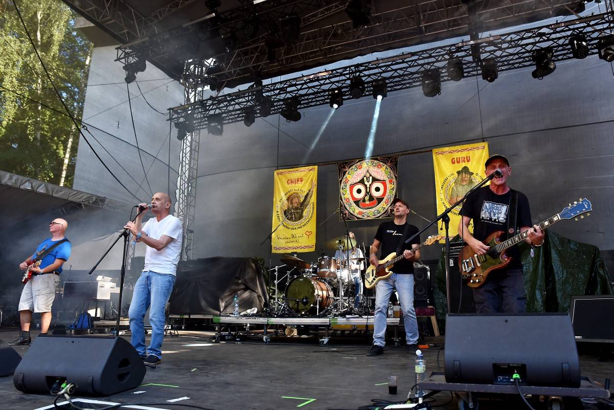 TrutnOFF, den třetí: The Wailers, Monkey Business i Lucie ovládli areál Na Bojišti. Kodymova kytara skončila v publiku