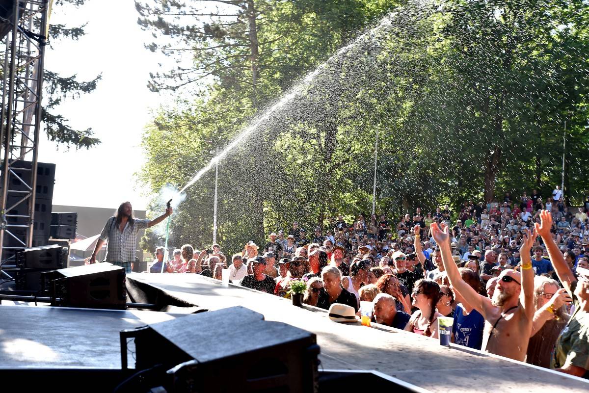 TrutnOFF, den třetí: The Wailers, Monkey Business i Lucie ovládli areál Na Bojišti. Kodymova kytara skončila v publiku
