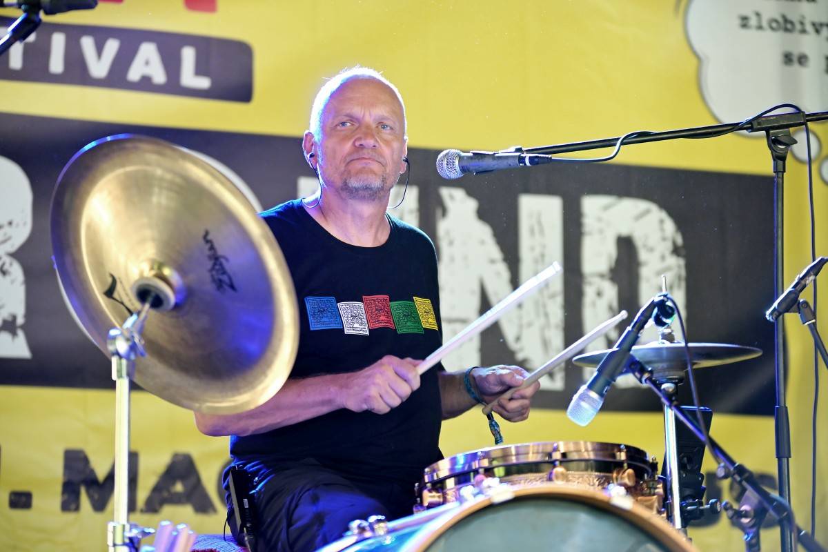 TrutnOFF, den třetí: The Wailers, Monkey Business i Lucie ovládli areál Na Bojišti. Kodymova kytara skončila v publiku