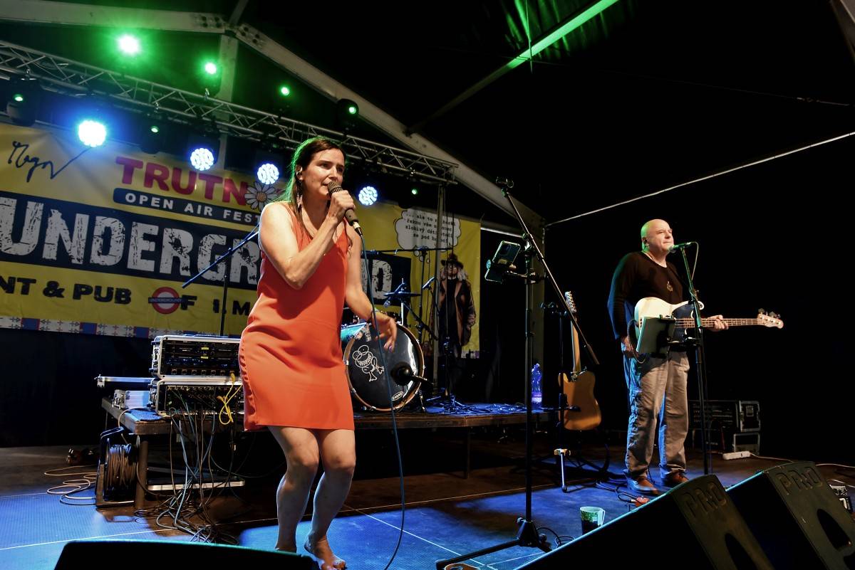 TrutnOFF, den třetí: The Wailers, Monkey Business i Lucie ovládli areál Na Bojišti. Kodymova kytara skončila v publiku