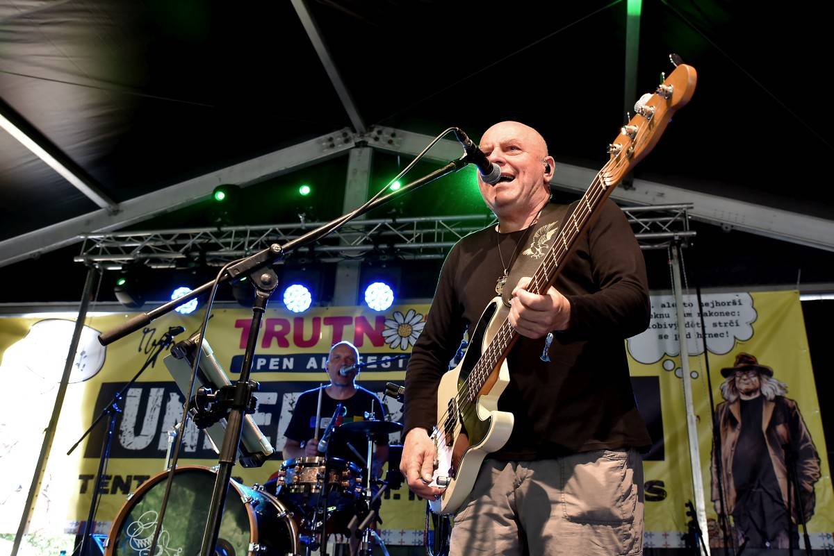 TrutnOFF, den třetí: The Wailers, Monkey Business i Lucie ovládli areál Na Bojišti. Kodymova kytara skončila v publiku