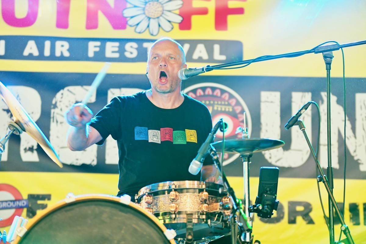 TrutnOFF, den třetí: The Wailers, Monkey Business i Lucie ovládli areál Na Bojišti. Kodymova kytara skončila v publiku