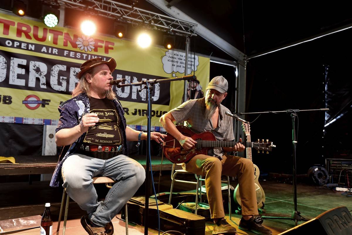 TrutnOFF, den třetí: The Wailers, Monkey Business i Lucie ovládli areál Na Bojišti. Kodymova kytara skončila v publiku