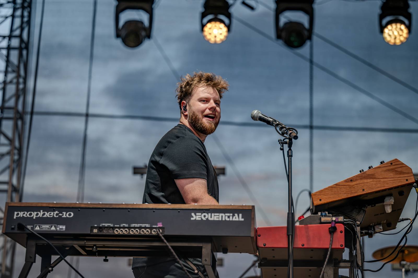 David Koller bavil publikum v pražském Areálu 7. Na Prague Open Air oslavil Kollerband dvacet let na scéně