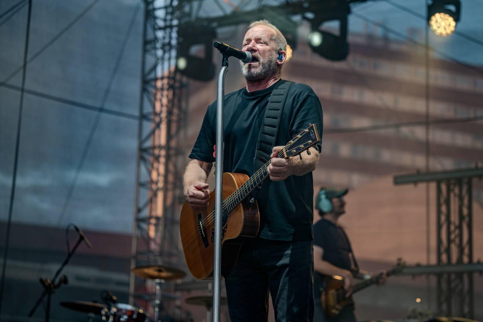 David Koller bavil publikum v pražském Areálu 7. Na Prague Open Air oslavil Kollerband dvacet let na scéně