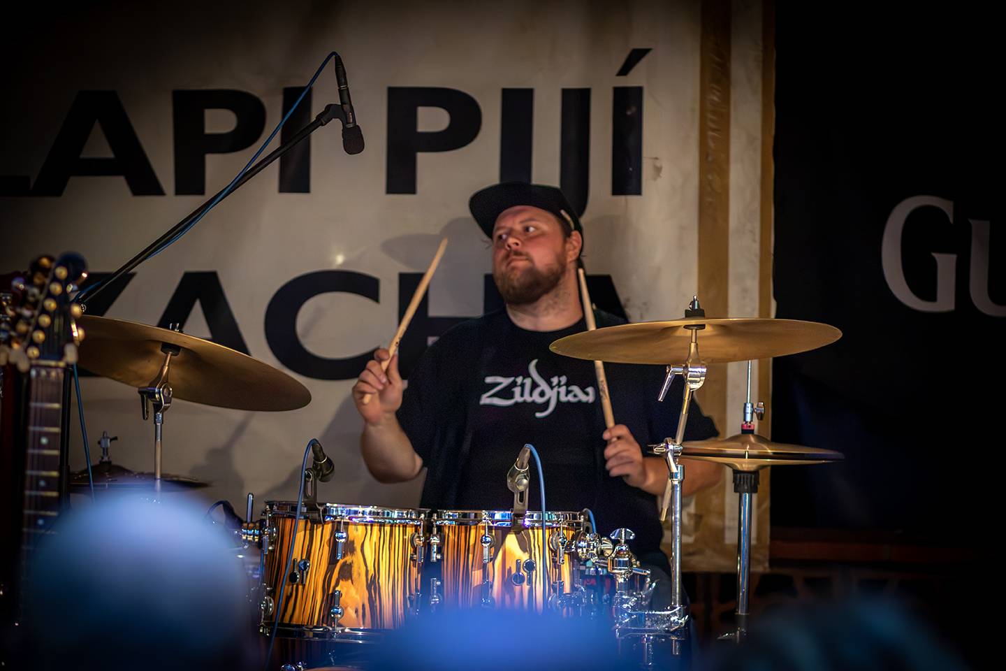 Kytarová virtuozita v Plzni. Zach’s Pub patřil Michalu Pavlíčkovi a jeho triu